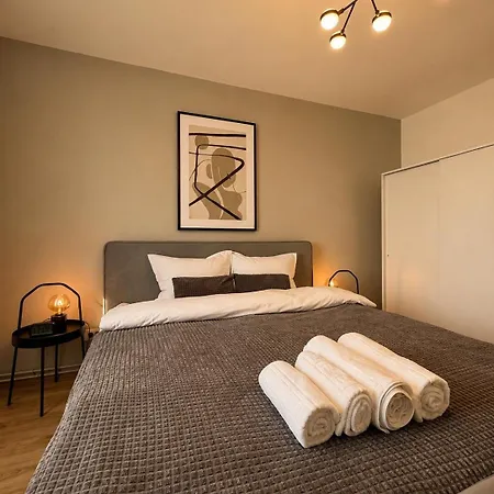 Fundeni Langa Spital Apartmán *