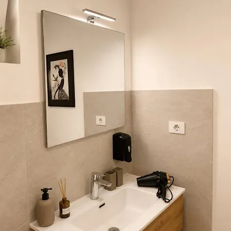 Fundeni Langa Spital Apartmán *