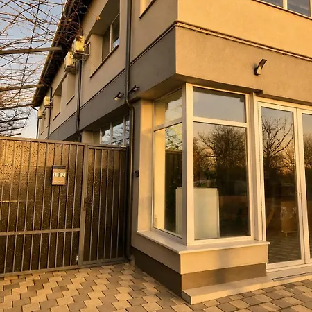 Fundeni Langa Spital Apartmán